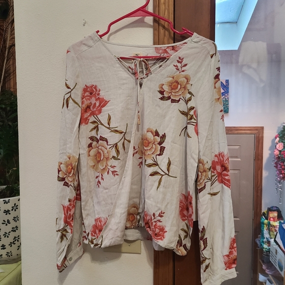 O'Neill Tops - 🆕️O'Neill Floral Women's Top - Cream and Pink Floral Blouse NWT